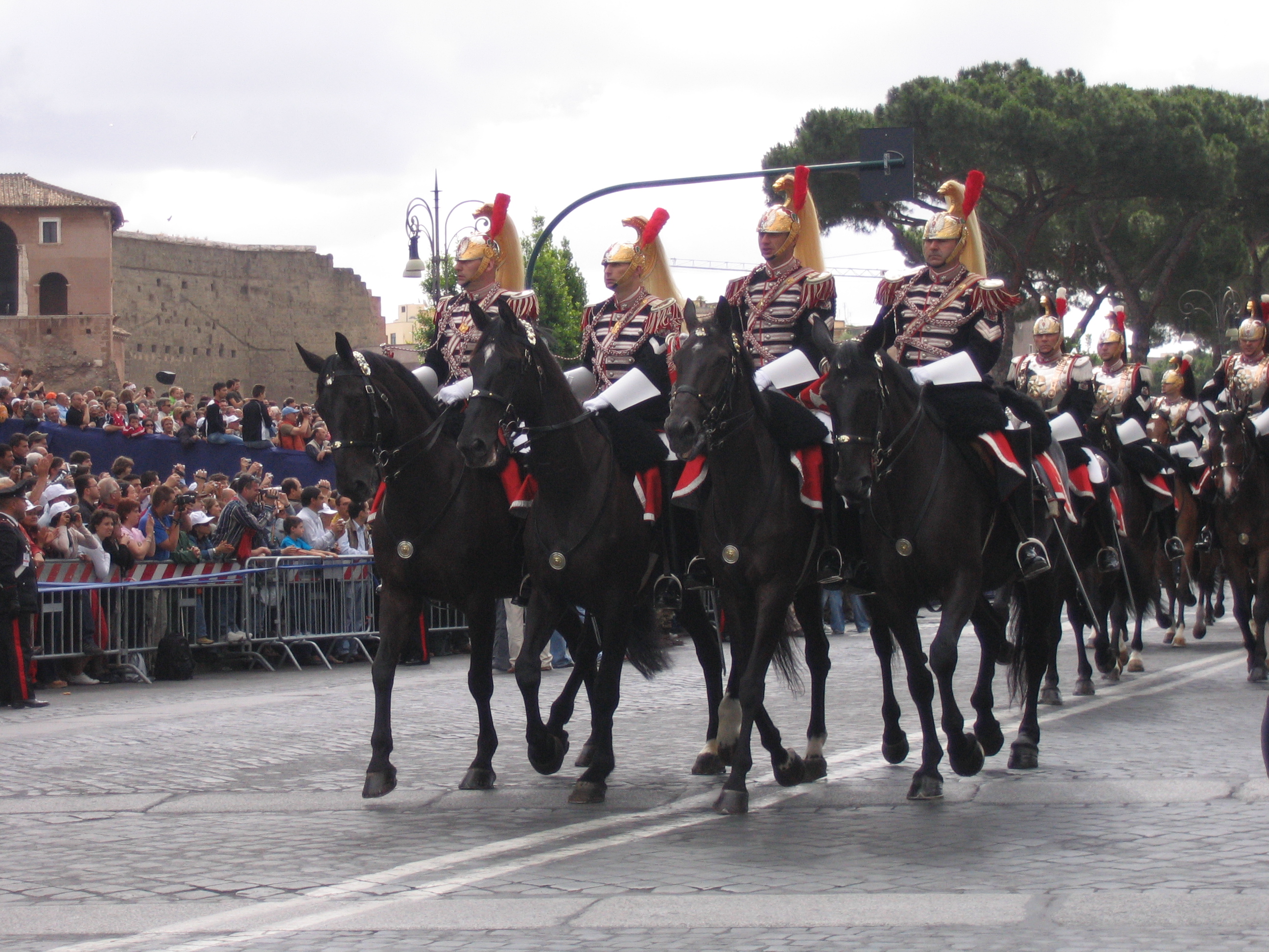 Mounted unit. Военный парад в Италии. Армия Италии парад. Парад в Италии.