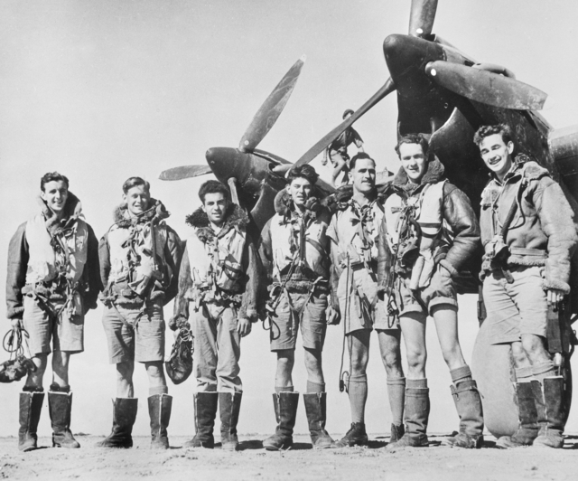 File:462 Squadron RAAF aircrew Sept 1942.jpg