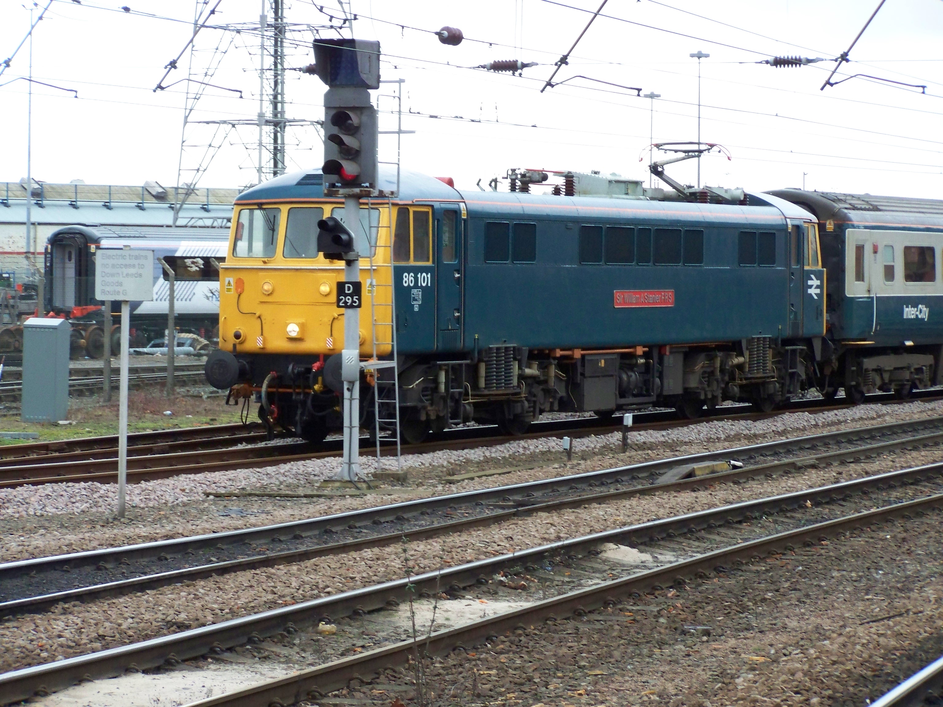 AC Loco Hull Trains 86101 Doncaster.jpg