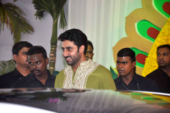 Abhishek Bachchan at Esha Deol's wedding at ISCKON temple 06