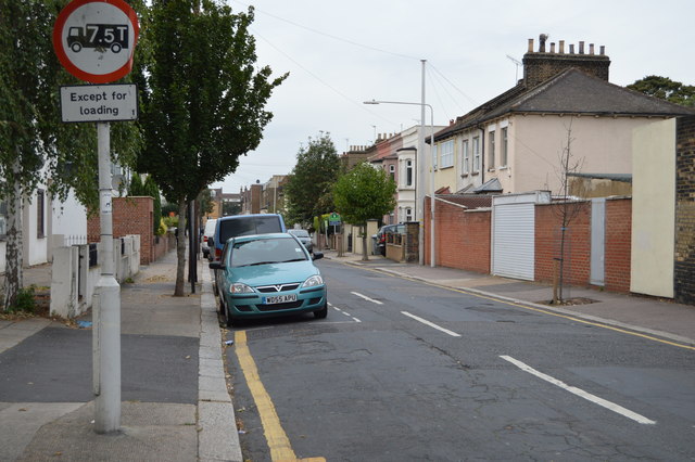 File:Albert Square - geograph.org.uk - 5347713.jpg