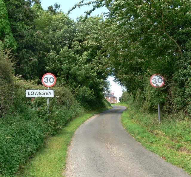 File:Approaching Lowesby - geograph.org.uk - 519795.jpg