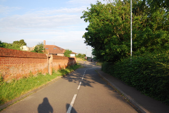 File:Bowthorpe Hall Rd - geograph.org.uk - 1975751.jpg