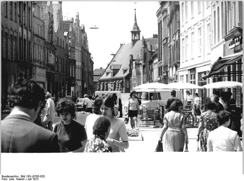File:Bundesarchiv Bild 183-L0705-020, Wismar, Lübsche Straße.jpg
