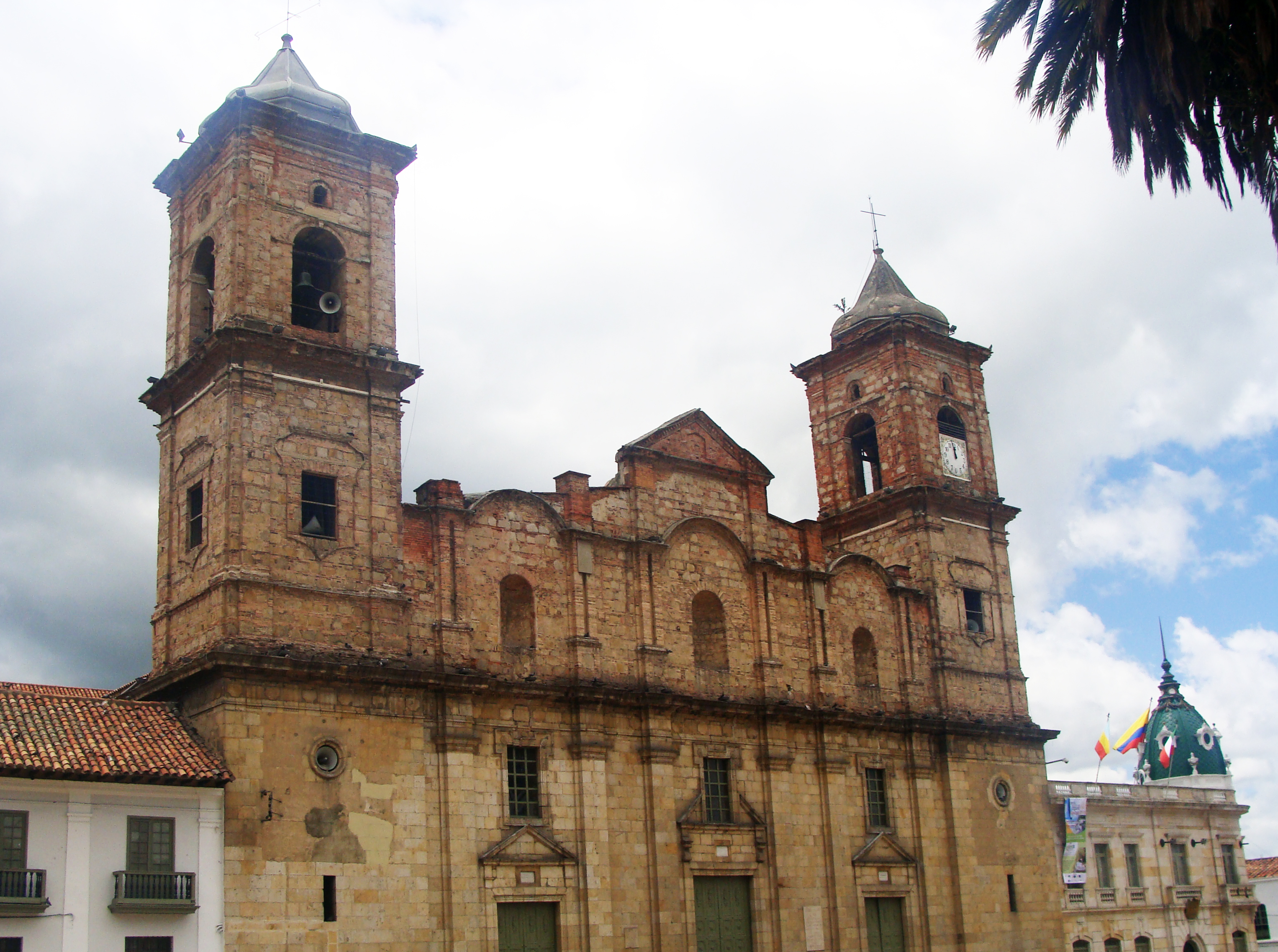 File Catedral Diocesana De Zipaquira 3 Jpg Wikimedia Commons