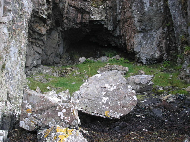 File:Cave around from Drumfearn - geograph.org.uk - 568820.jpg