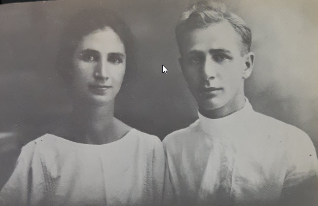 File:Chana Kazenelson and Sigmund Adler-Nesher - 1923.jpg