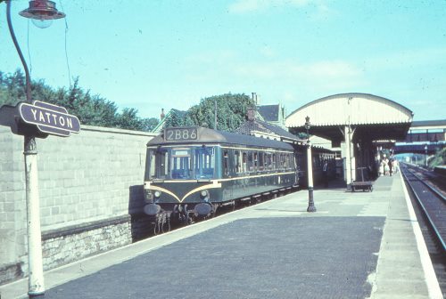 File:Clevedon branch train waits at Yatton on 31 Aug 1962 IMG 0034 (500x336) GHP.jpg