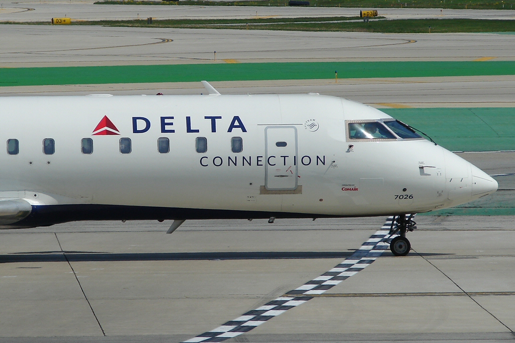 Delta Connection CRJ-100ER (3528676208).jpg