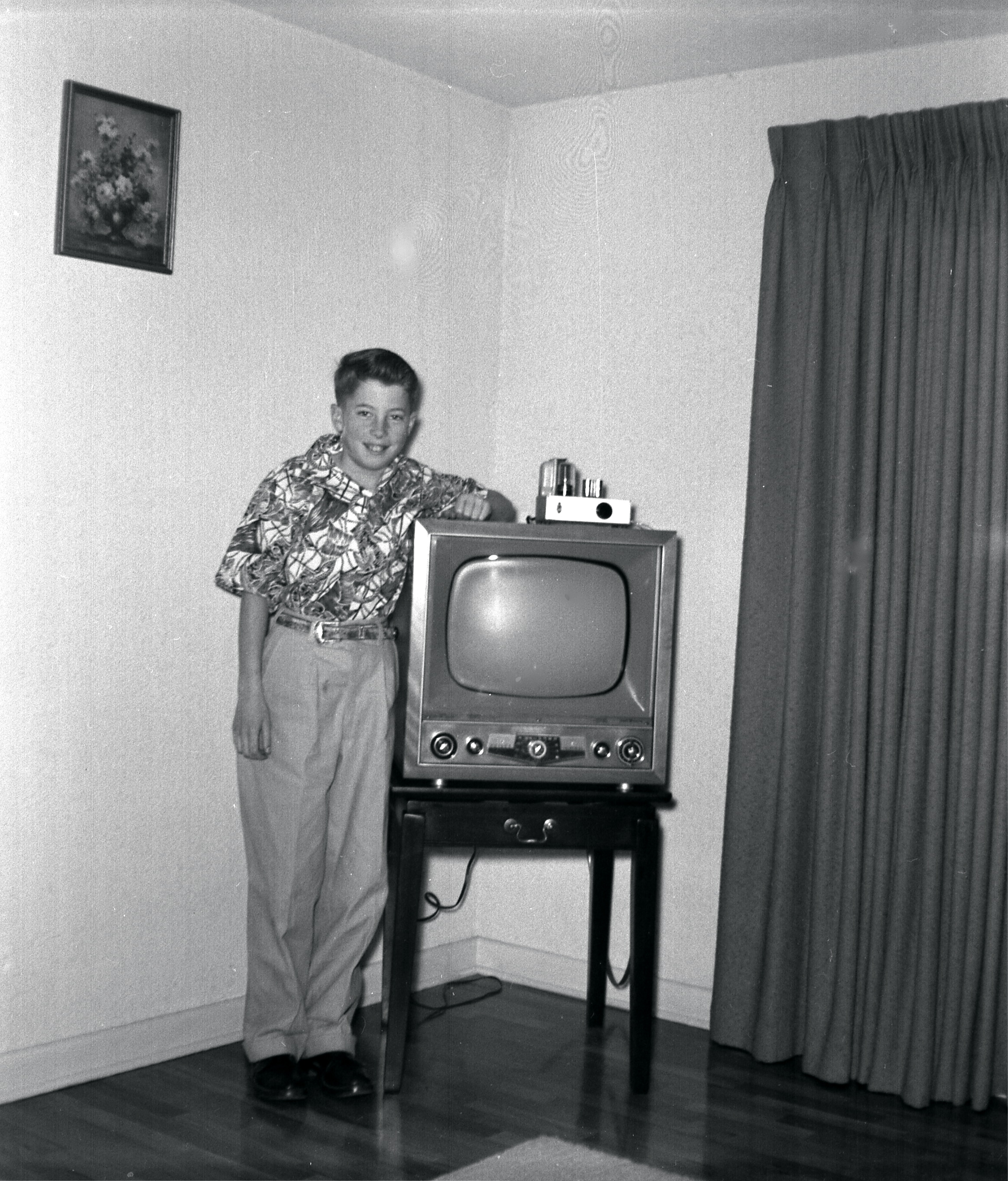 File:Early 1950s Television Set Eugene Oregon.jpg ...