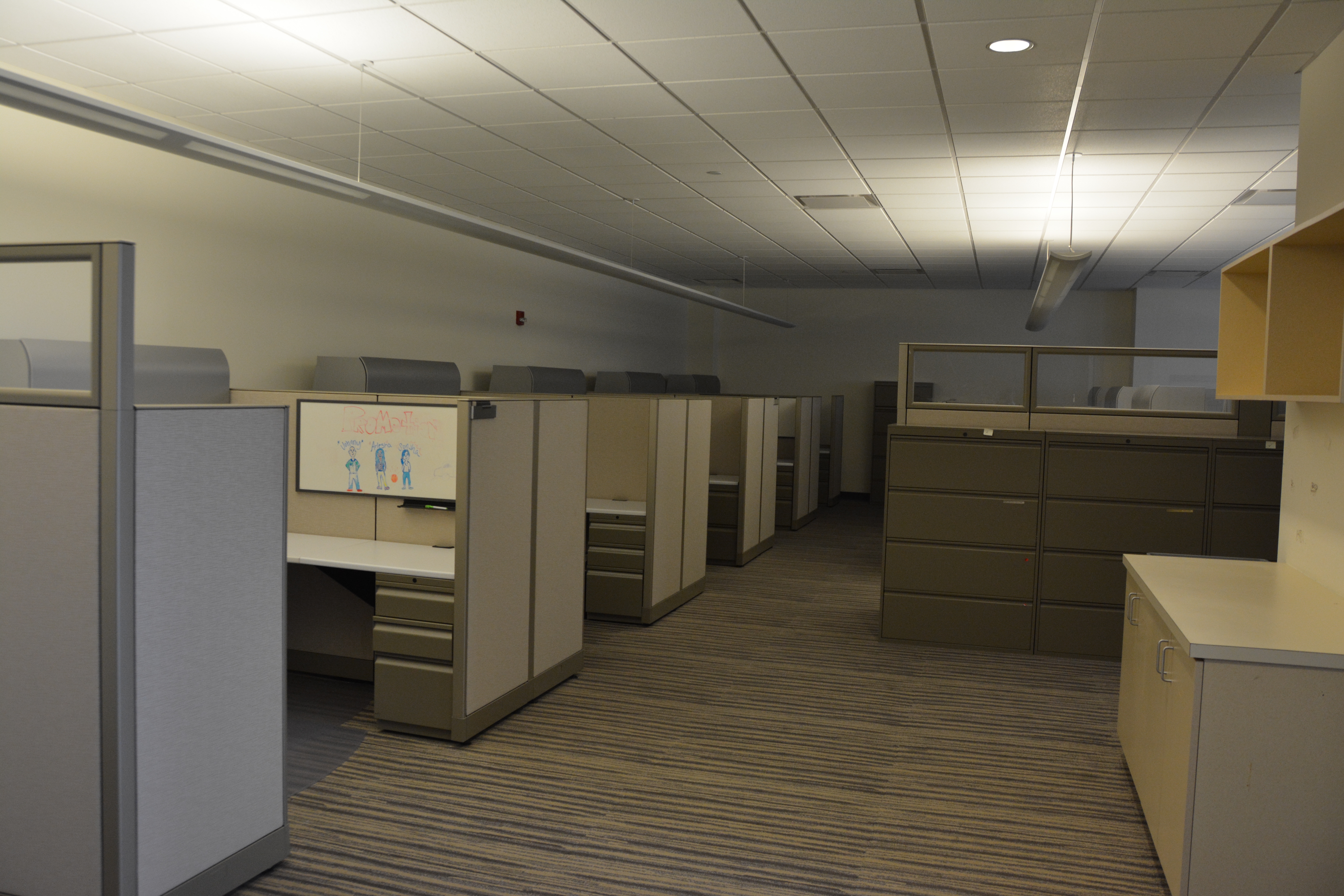 File:Empty Office Real Estate (22789285225).jpg - Wikimedia Commons