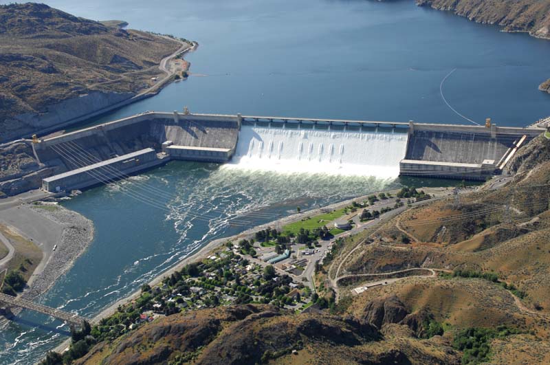 File:GrandCouleeDam2USBORJune2011.jpg