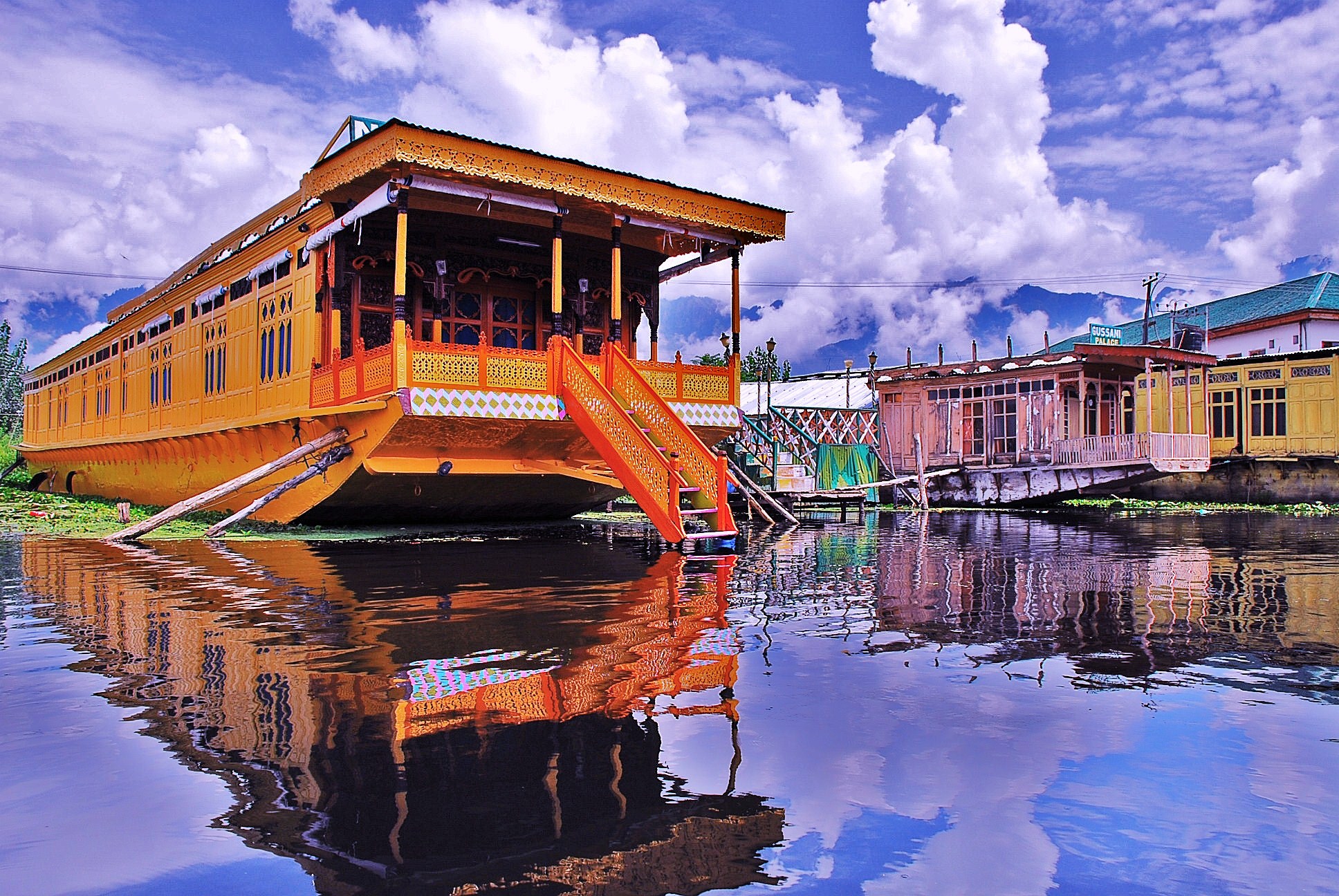 File:Houseboat- Dal Lake, srinagar Kashmir.JPG - Wikimedia ...