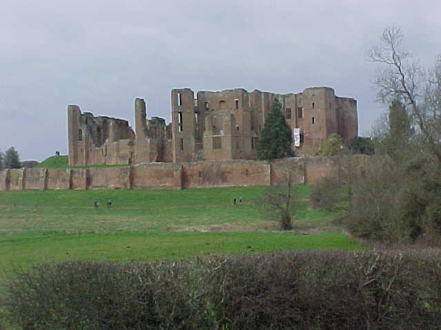 File:Kenilworth Castle - geograph.org.uk - 4881360.jpg