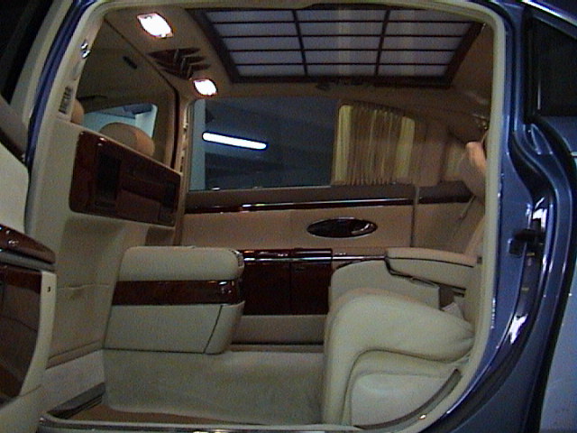 Der Maybach 57, Maybach 57 S bzw. Maybach 62, Maybach 62 S  Maybach_dunkelblau_Elektro_Transparenz