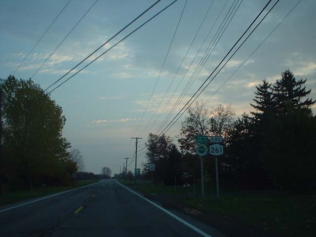 File:NY 261 north at LOSP.jpg