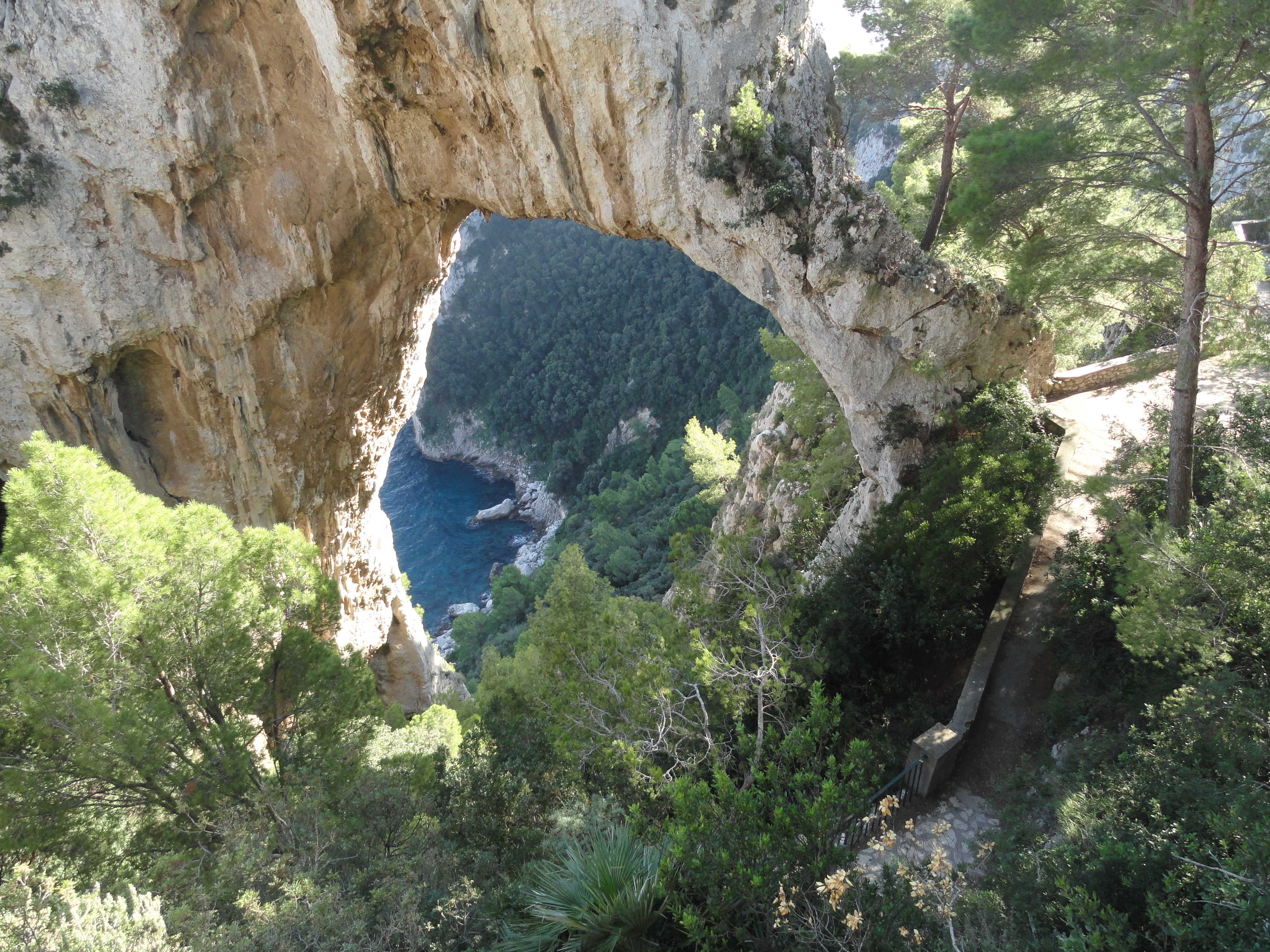 File:Natural Arch, Capri, Italy.JPG - Wikimedia Commons