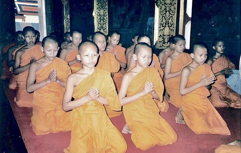 File:Novitiate faculty in the Buddhism is prayying.jpg