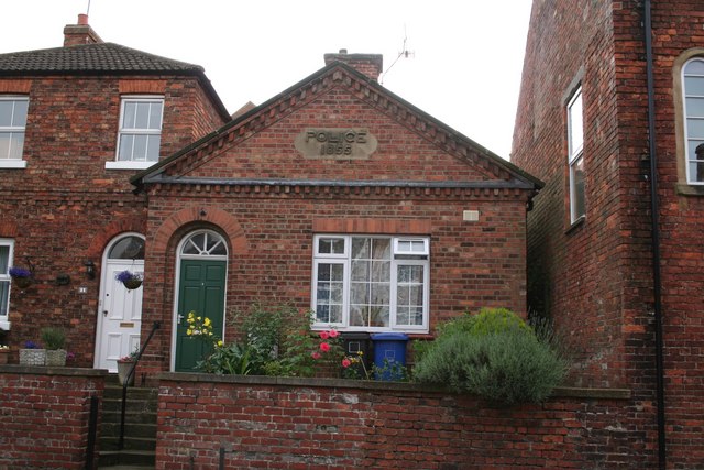 File:Old Police Station - geograph.org.uk - 500017.jpg