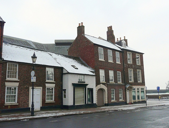 File:Old buildings on Castle Street - geograph.org.uk - 1638430.jpg