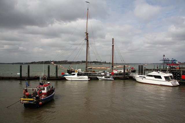 File:Pontoon at Harwich - geograph.org.uk - 749046.jpg