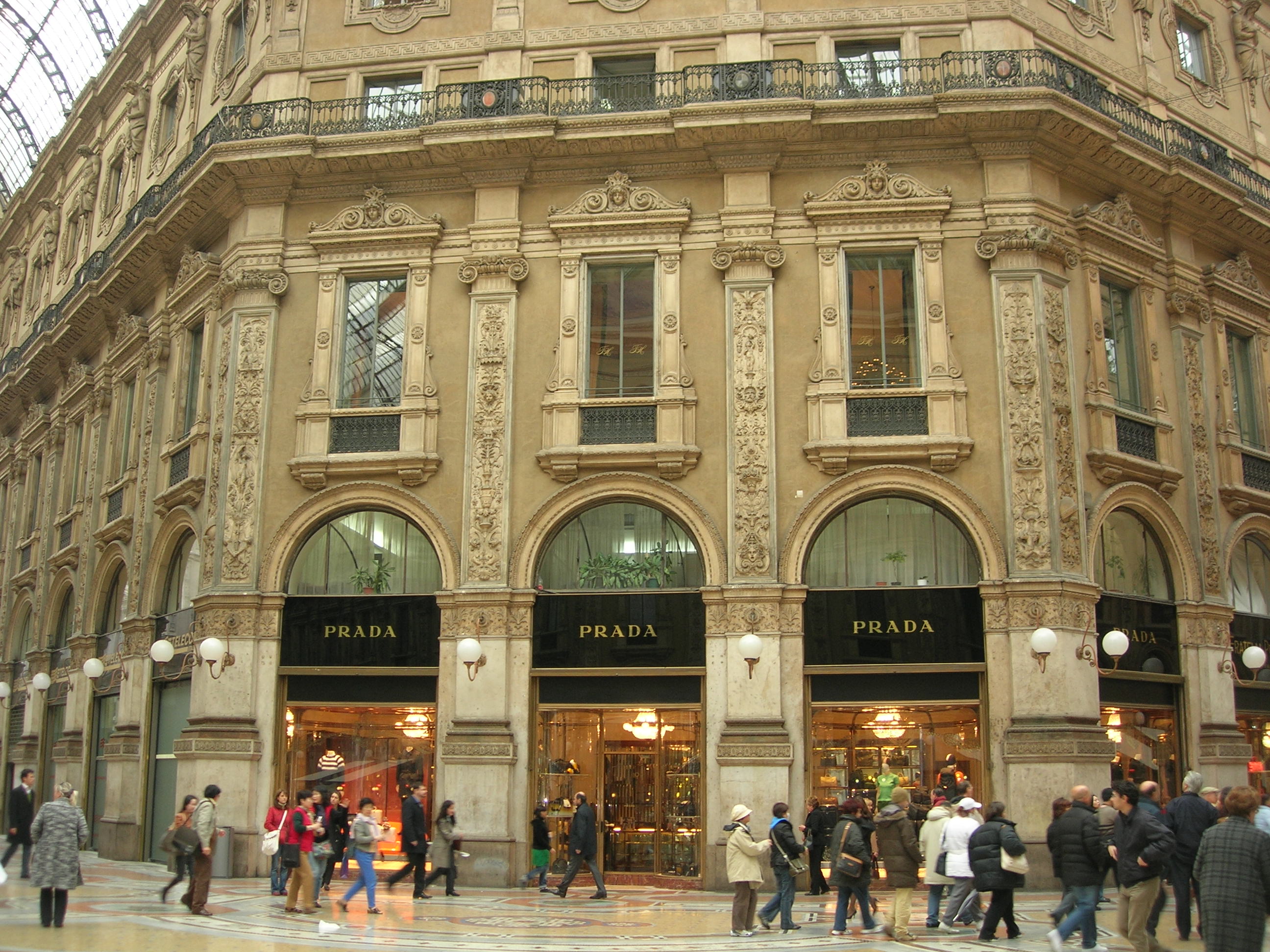 milan prada store