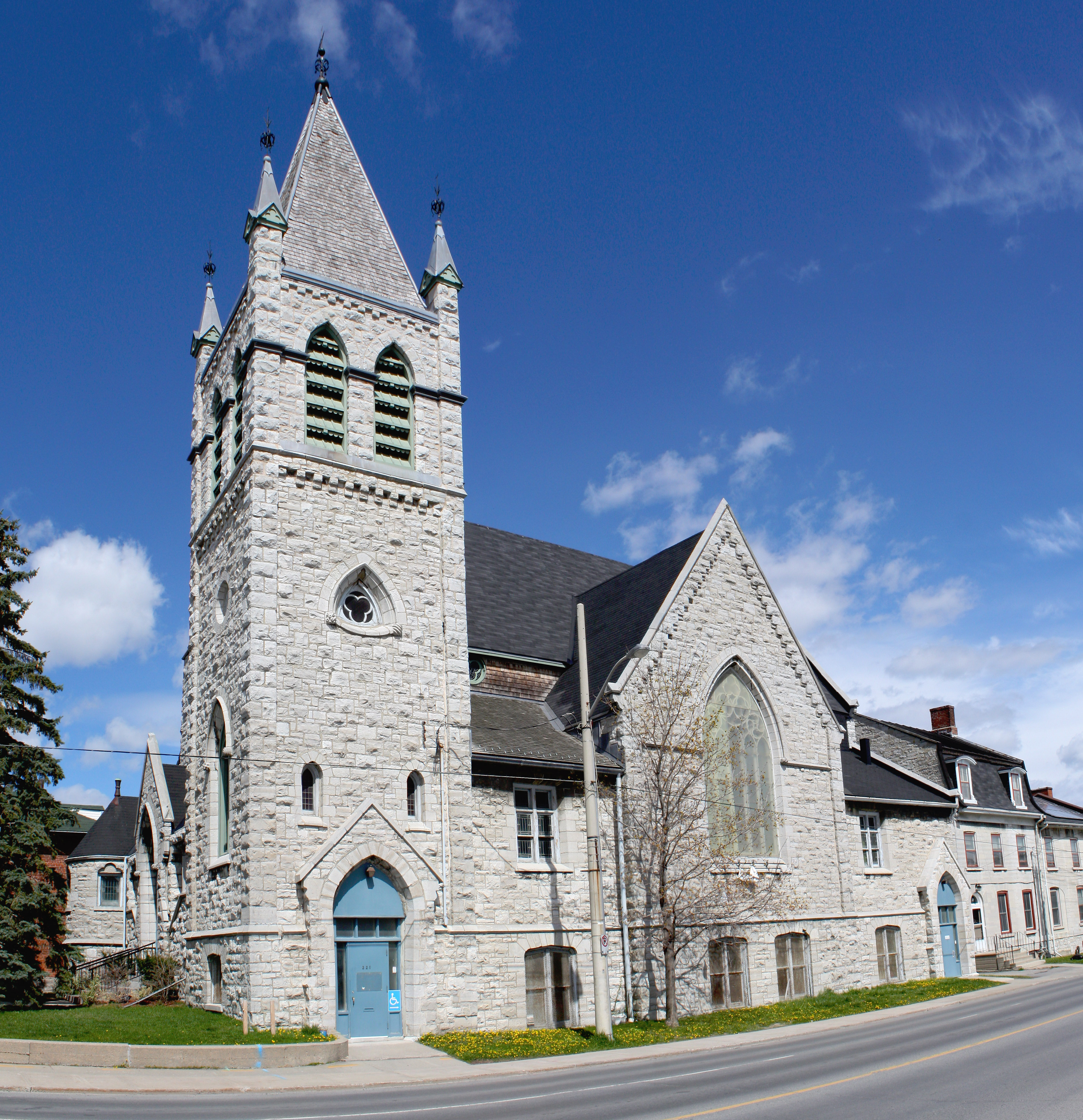 File Queen Street United Church Kingston Ontario 2010 Jpg Wikimedia   Queen Street United Church, Kingston Ontario, 2010 