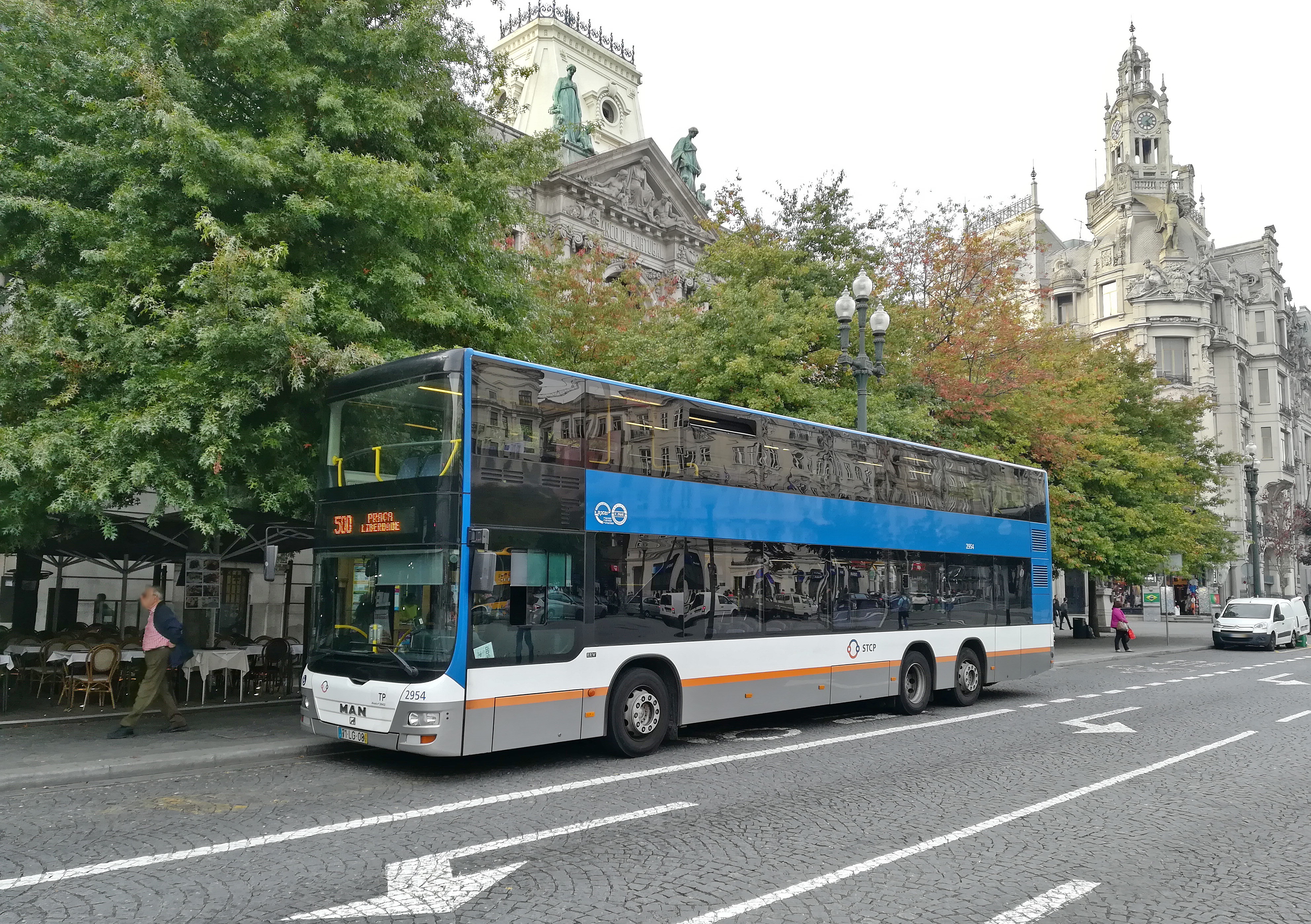 Tour panorâmico de ônibus antigo