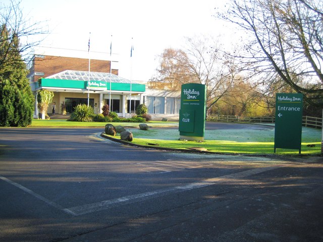 File:Shepperton, Holiday Inn - geograph.org.uk - 1079719.jpg