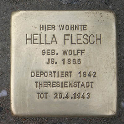 File:Stolperstein Rüsterstraße 20 Hella Flesch.jpg