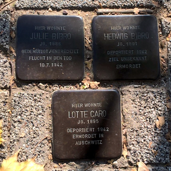 Stolpersteine Weststraße.jpg