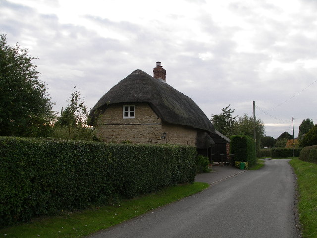 File:Thatched Cottage, Lyford - geograph.org.uk - 59290.jpg