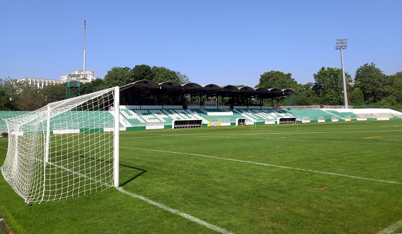 Стадион 39. Стадионы в Болгарии. Varna Stadium scaring Trespassers. Parva Liga for Bulgaria Soccer game Cherno more Blagoevgrad.