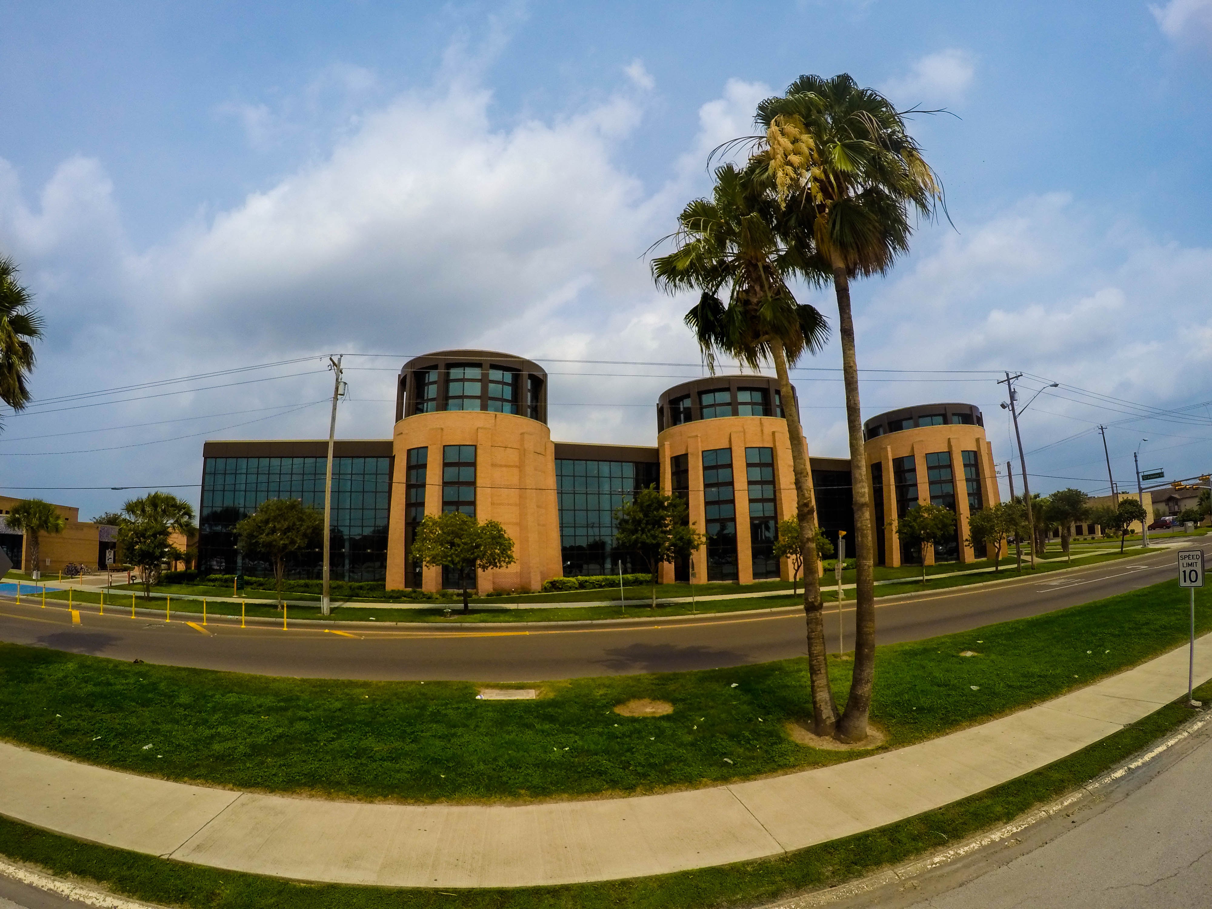 File Utrgv University Recreation Building Edinburg Campus Jpg Wikimedia Commons