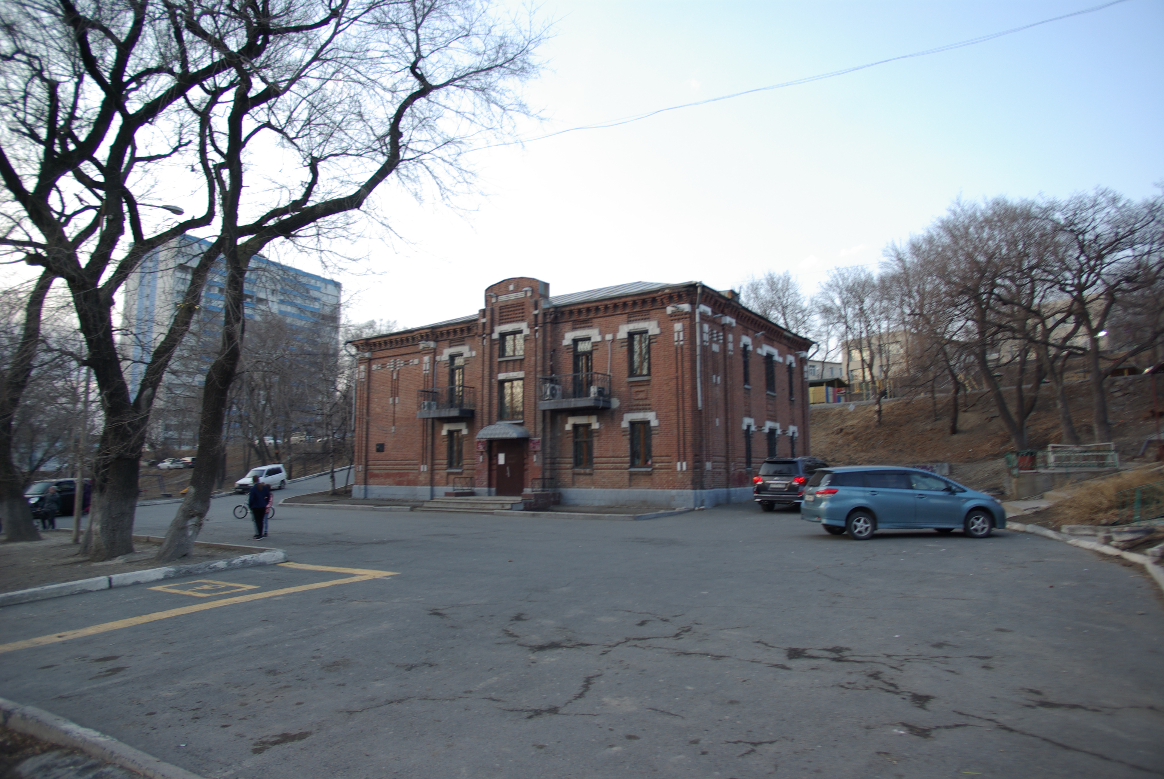 Стрит владивосток. ЗАГС на Гульбиновича Владивосток. Владивосток улица Ленина. Улица Крылова Владивосток. Улица Горийская Владивосток.