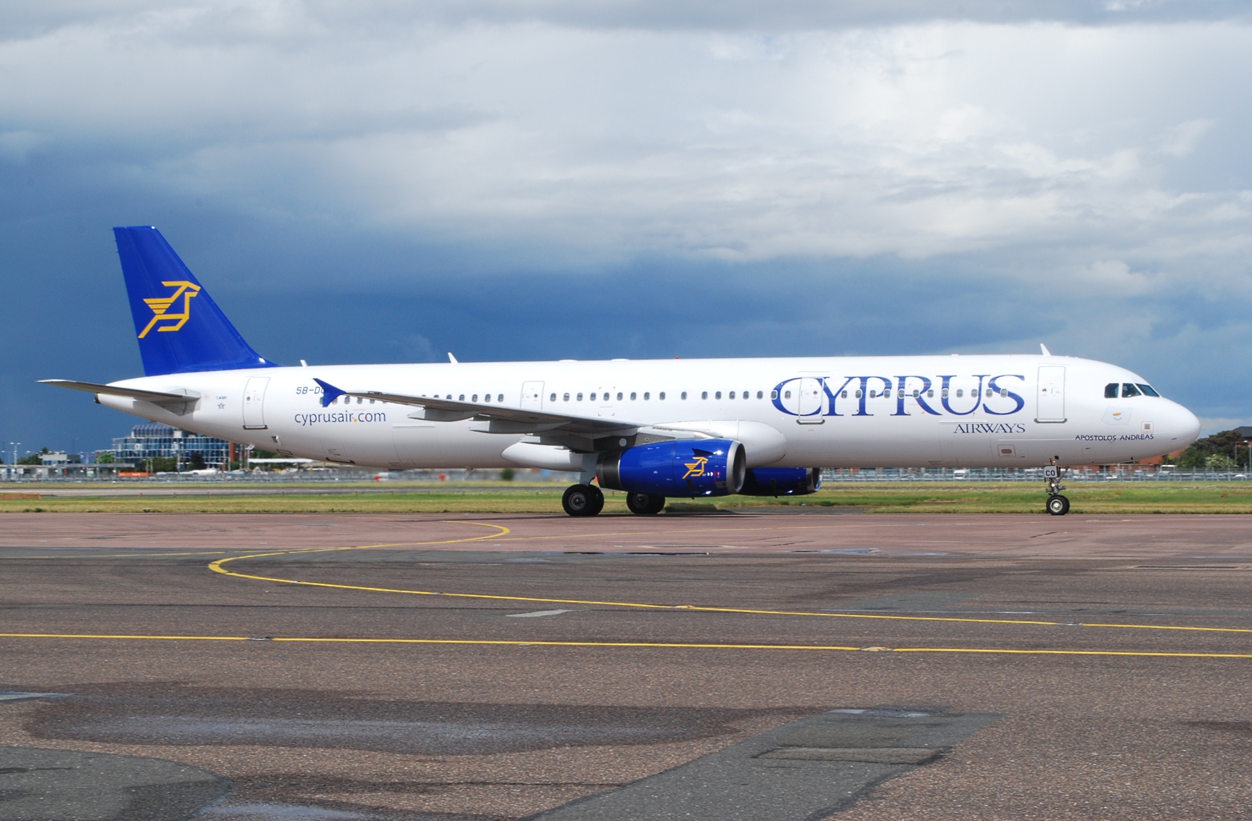 En 5 n. Cyprus Airways.