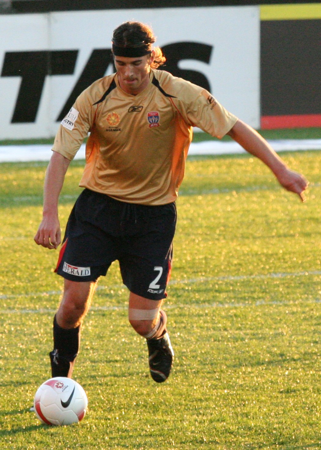 Griffiths playing for Newcastle Jets in 2007