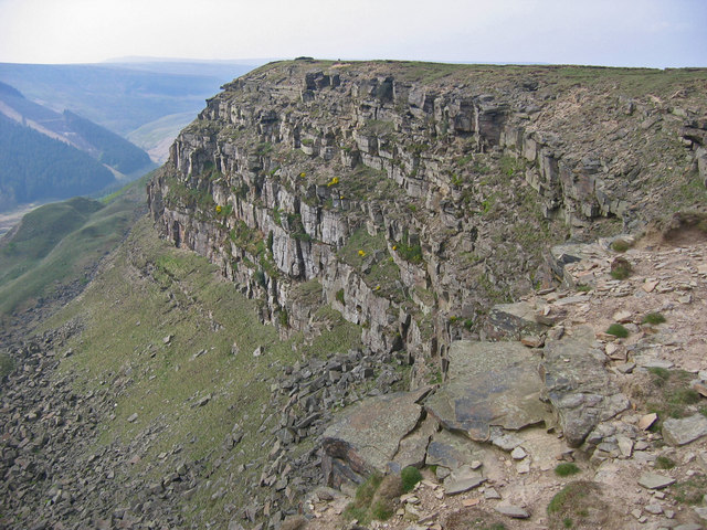 File:Alport Castles - geograph.org.uk - 424408.jpg