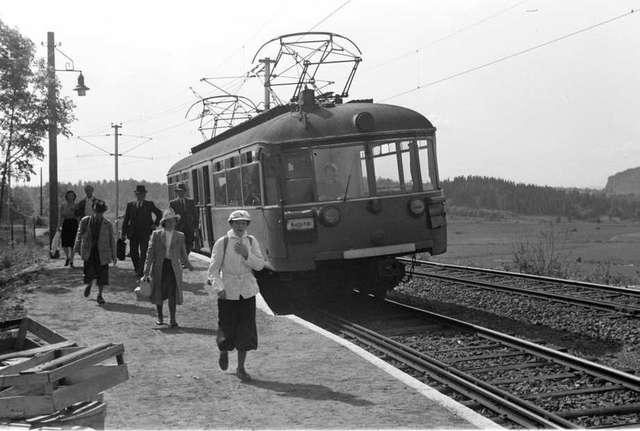 File:Bærumsbanen Class C at Kolsås.jpg