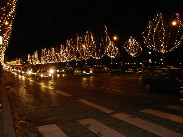 File:Champs Élysées by night.jpg