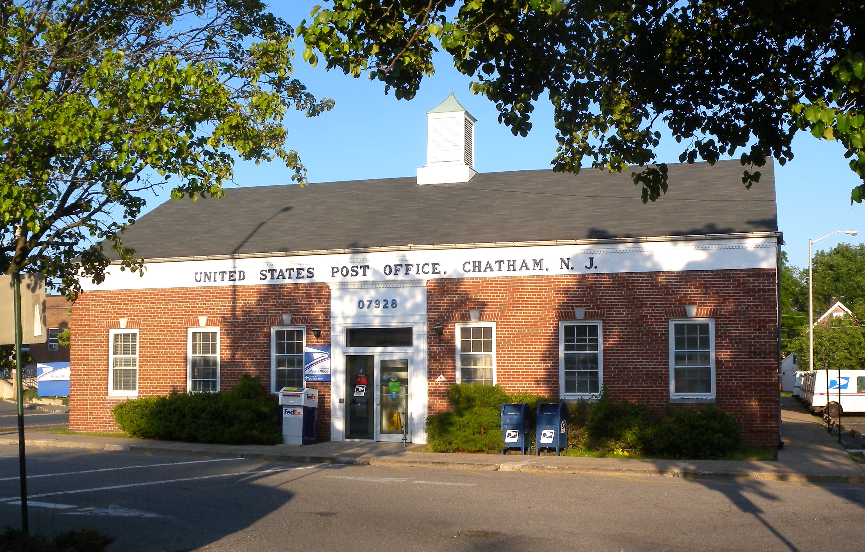 chatham post office hours