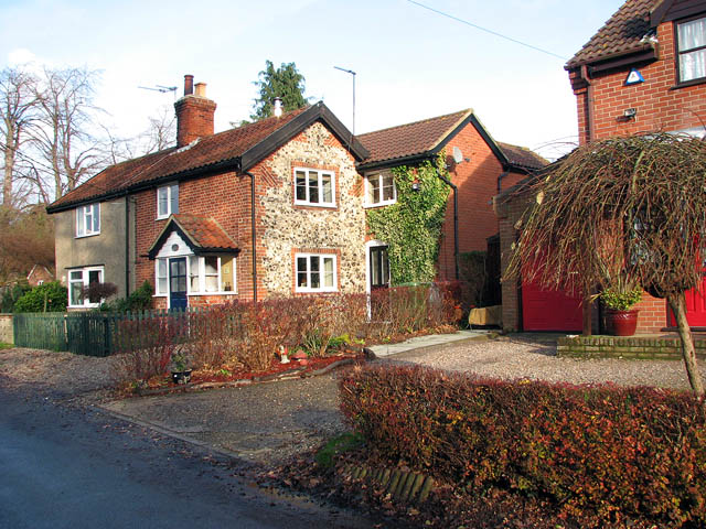 File:Cottages on Oaks Lane - geograph.org.uk - 1070098.jpg