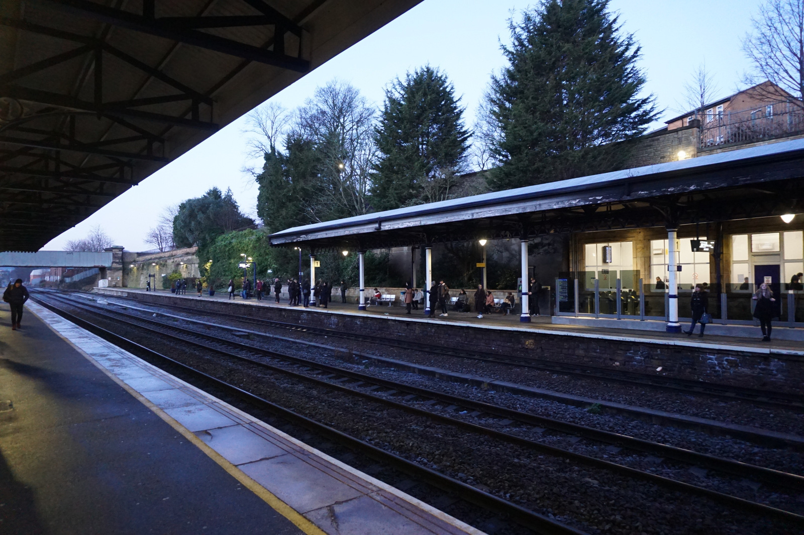 File Dewsbury Train Station geograph 6032065 .jpg Wikimedia Commons