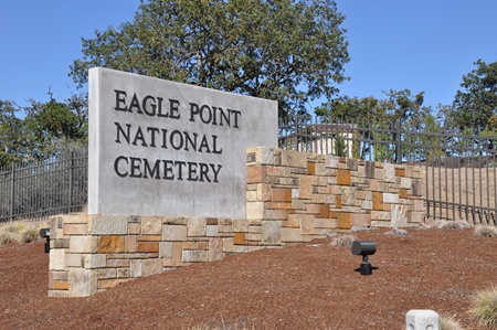 File:Eagle Point National Cemetery.jpg