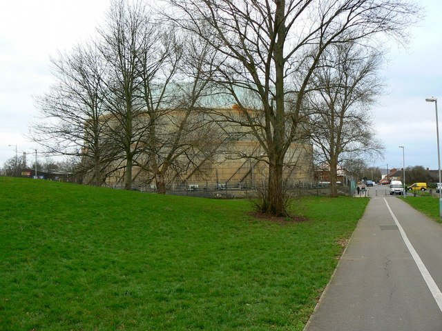 File:Gasholder, Iffley Road, Swindon - geograph.org.uk - 323249.jpg