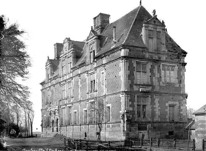 File:Gonfreville-l'Orcher - château - Mieusement 01.jpg