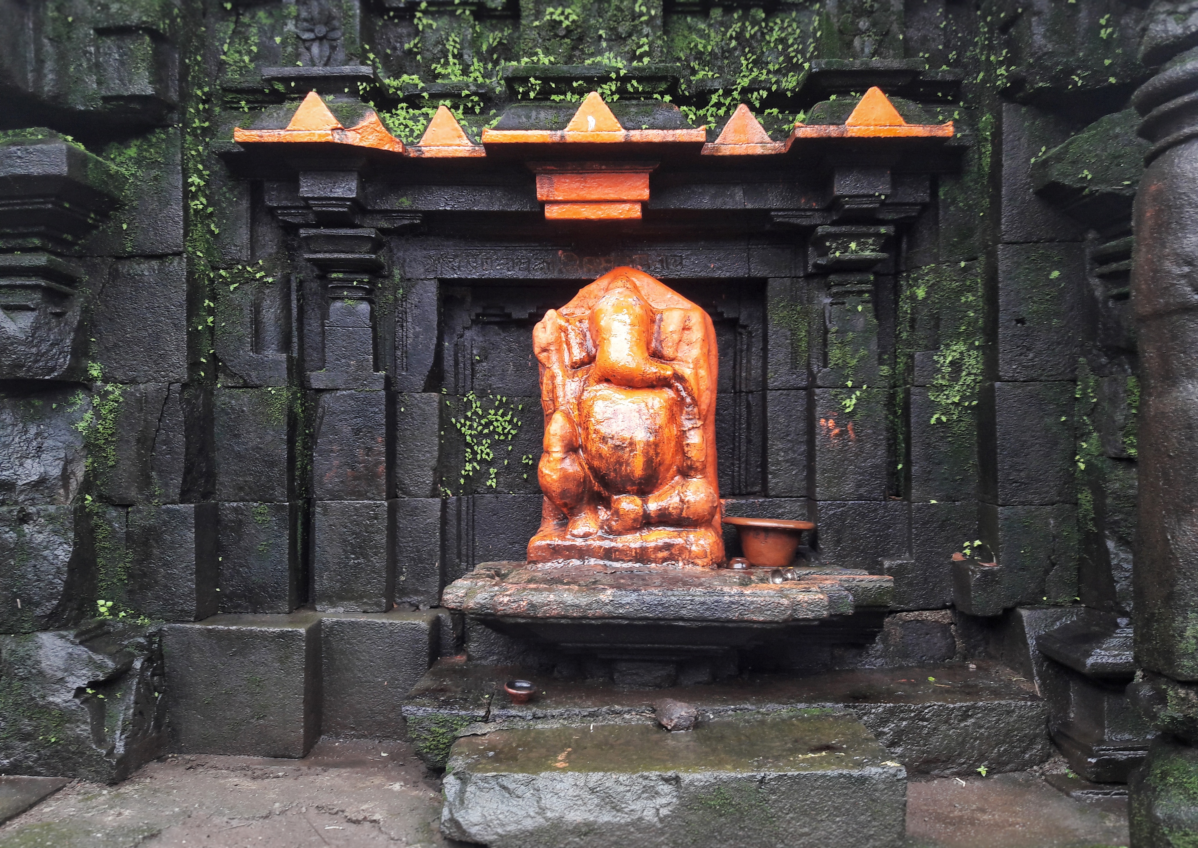 File:Harishchandreshwar Temple ,Lord Ganesha.jpg - Wikimedia Commons