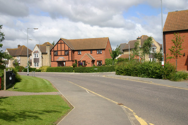 File:Houses in Woodlands Park Drive - geograph.org.uk - 487399.jpg