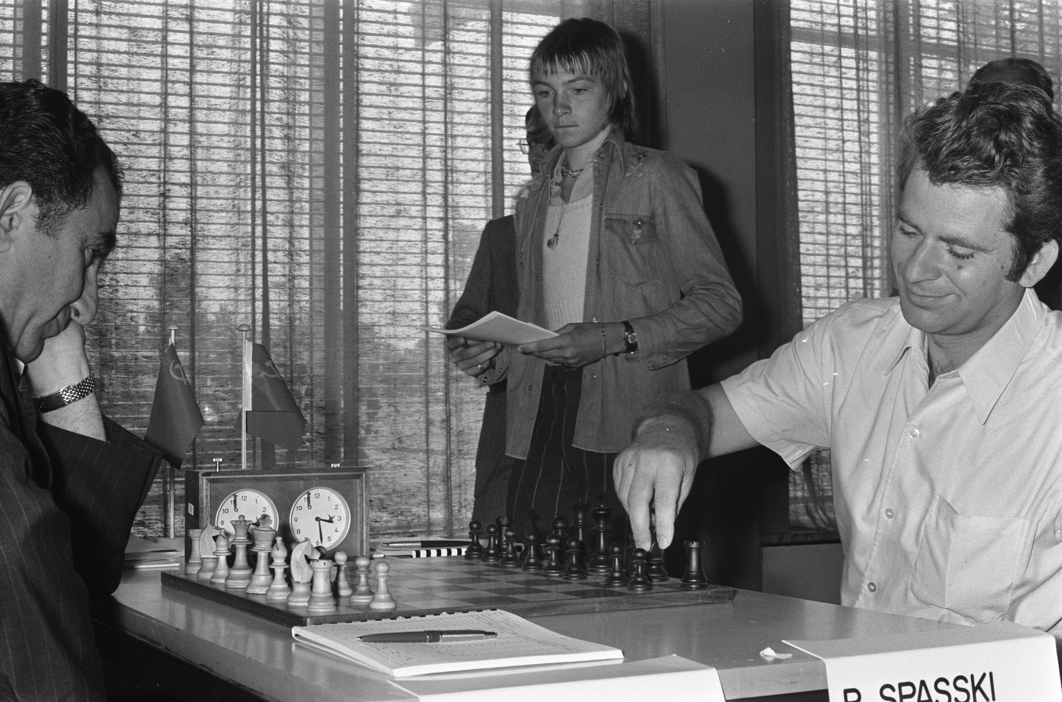 Chess in Pictures - Viktor Korchnoi, Anatoly Karpov, Tigran Petrosian and  Lev Polugaevsky at the closing ceremony of the 41st USSR Chess  Championship. Boris Spassky won the tournament 11½/17. Moscow, USSR 1973. (