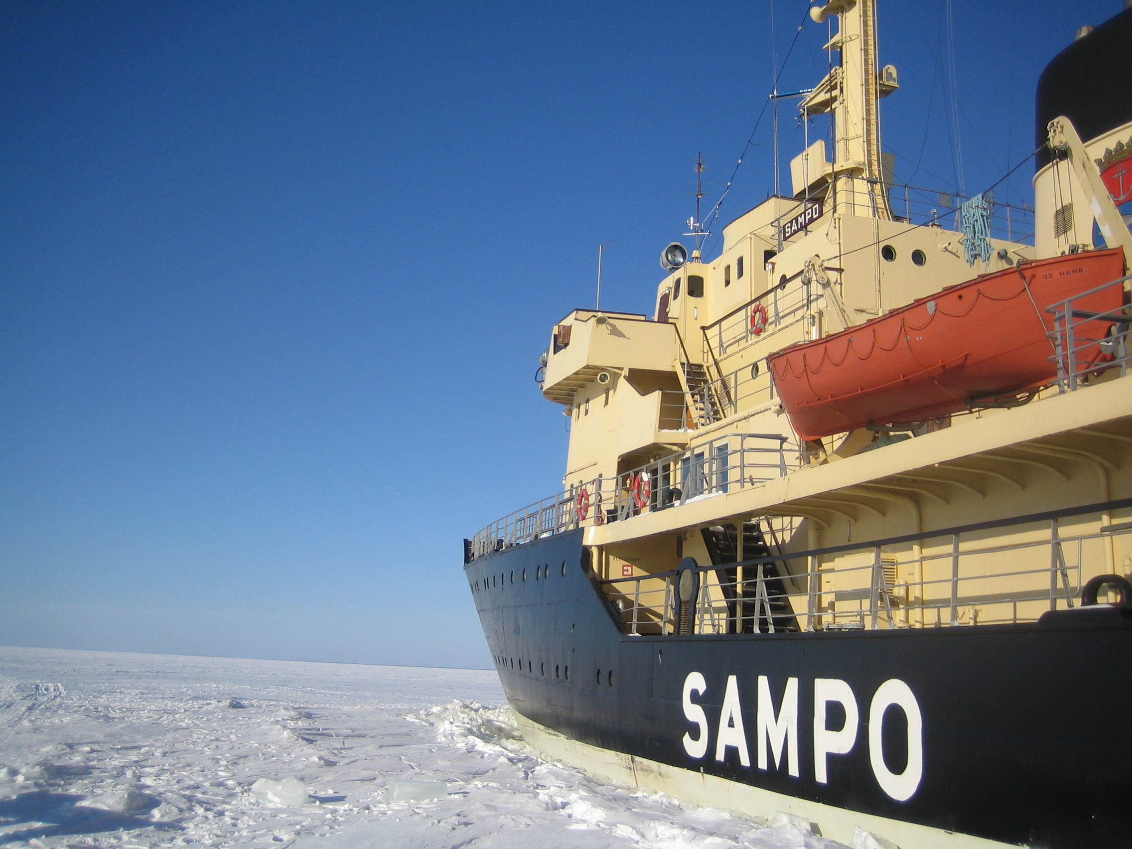 File:Icebreaker Sampo in lapland 002.jpg - Wikimedia Commons